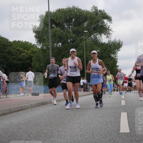 29.06.2025 - hella hamburg halbmarathon Luisa Fischer http://msf.ph/oto/8497621 29.06.2025 10:56:52 Kennedybrücke 17236, 139, 12127, 2128, 11948, 180, 15118, 1753, 3226, 4591, 5562, 6913, 7611, 8212, 8515, 8906, 9103, 9545, 9685 meine-sportfotos.de