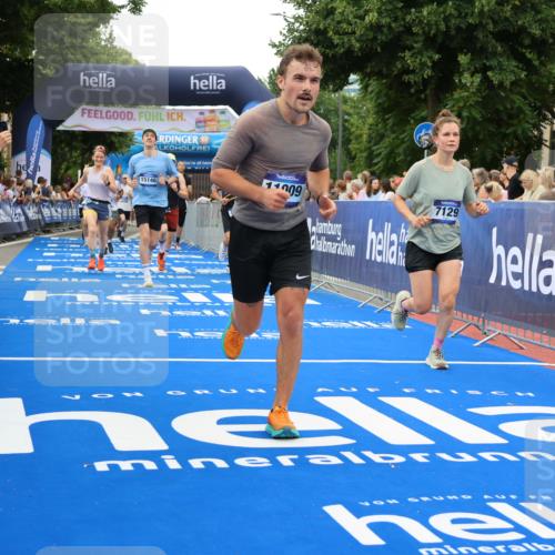 29.06.2025 - hella hamburg halbmarathon Strokosch-Dieckow http://msf.ph/oto/8497642 29.06.2025 10:54:26 Ziel 1267, 1442, 2474, 3426, 3794, 4635, 4868, 5259, 6511, 6512, 7129, 8772, 8798, 11009, 11797, 11799, 12321, 12362, 12607, 13289, 15146, 15946, 16327, 16879, 17698, 18268, 19067 meine-sportfotos.de