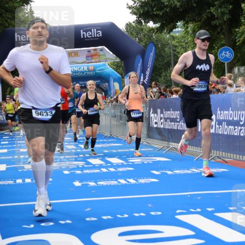 29.06.2025 - hella hamburg halbmarathon Strokosch-Dieckow http://msf.ph/oto/8497661 29.06.2025 10:44:08 Ziel 1391, 1415, 1558, 2816, 3021, 4999, 5231, 5884, 6705, 7005, 8722, 9081, 9633, 10193, 10930, 11346, 12159, 13123, 14686, 14687, 15225, 15280, 16301, 16316, 16506, 16648, 16697, 17748, 17977, 18004, 18691 meine-sportfotos.de