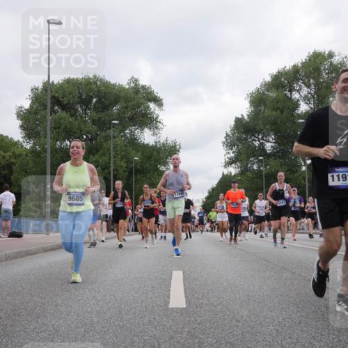 29.06.2025 - hella hamburg halbmarathon Luisa Fischer http://msf.ph/oto/8497675 29.06.2025 10:56:57 Kennedybrücke 9685, 11948, 12280, 16979, 16156, 1591, 11914, 16961, 906, 1900, 2528, 2701, 3226, 4591, 5562, 6913, 7068, 7876, 8212, 8906, 9685, 10175 meine-sportfotos.de