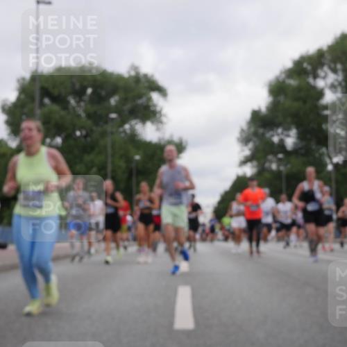29.06.2025 - hella hamburg halbmarathon Luisa Fischer http://msf.ph/oto/8497683 29.06.2025 10:56:57 Kennedybrücke 1900, 2528, 2701, 3226, 4591, 5562, 6913, 7068, 7876, 8212, 8906, 9685, 10175 meine-sportfotos.de