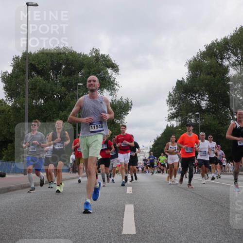 29.06.2025 - hella hamburg halbmarathon Luisa Fischer http://msf.ph/oto/8497689 29.06.2025 10:56:58 Kennedybrücke 2409, 2429, 12280, 11948, 3072, 18609, 1335, 077, 16156, 12459, 4591, 1900, 2528, 2701, 3226, 4591, 6913, 7068, 7876, 8906, 9685, 10175 meine-sportfotos.de
