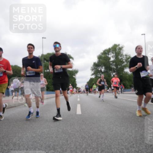 29.06.2025 - hella hamburg halbmarathon Luisa Fischer http://msf.ph/oto/8497747 29.06.2025 10:57:03 Kennedybrücke 8057, 1789, 1900, 2146, 2528, 2701, 3226, 4591, 4626, 5857, 6273, 7068, 7876, 8906, 10175 meine-sportfotos.de