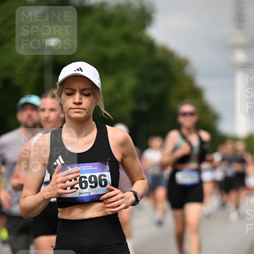 29.06.2025 - hella hamburg halbmarathon Dr. Thomas Lammeyer http://msf.ph/oto/8497916 29.06.2025 10:23:37 Kennedybrücke 1159, 1160, 1325, 1332, 1708, 1755, 2017, 2405, 2589, 2703, 2795, 2812, 2895, 2918, 2993, 2995, 3105, 3118, 3446, 4108, 4110, 4170, 4722, 5034, 5080, 5178, 5397, 5429, 5449, 6249, 6270, 6542, 6736, 7143, 7248, 7249, 7252, 7836, 8427, 8537, 8761, 8778, 9252, 9270, 9272, 9856, 10124, 10129, 10540, 10594, 10966 meine-sportfotos.de