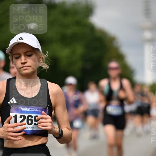 29.06.2025 - hella hamburg halbmarathon Dr. Thomas Lammeyer http://msf.ph/oto/8497924 29.06.2025 10:23:37 Kennedybrücke 1159, 1160, 1325, 1332, 1708, 1755, 2017, 2405, 2589, 2703, 2795, 2812, 2895, 2918, 2993, 2995, 3105, 3118, 3446, 4108, 4110, 4170, 4722, 5034, 5080, 5178, 5397, 5429, 5449, 6249, 6270, 6542, 6736, 7143, 7248, 7249, 7252, 7836, 8427, 8537, 8761, 8778, 9252, 9270, 9272, 9856, 10124, 10129, 10540, 10594, 10966 meine-sportfotos.de
