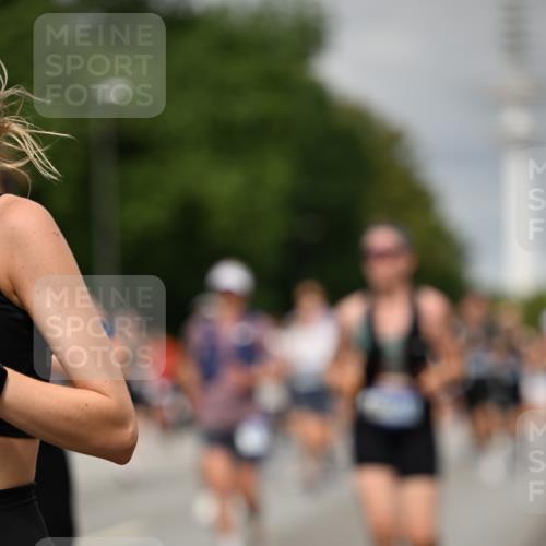 29.06.2025 - hella hamburg halbmarathon Dr. Thomas Lammeyer http://msf.ph/oto/8497993 29.06.2025 10:23:37 Kennedybrücke 1159, 1160, 1325, 1332, 1708, 1755, 2017, 2405, 2589, 2703, 2795, 2812, 2895, 2918, 2993, 2995, 3105, 3118, 3446, 4108, 4110, 4170, 4722, 5034, 5080, 5178, 5397, 5429, 5449, 6249, 6270, 6542, 6736, 7143, 7248, 7249, 7252, 7836, 8427, 8537, 8761, 8778, 9252, 9270, 9272, 9856, 10124, 10129, 10540, 10594, 10966 meine-sportfotos.de