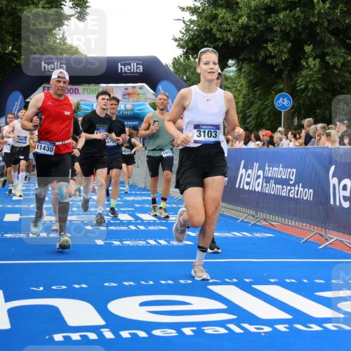 29.06.2025 - hella hamburg halbmarathon Strokosch-Dieckow http://msf.ph/oto/8498021 29.06.2025 10:54:17 Ziel 1267, 1442, 3103, 3177, 3426, 3861, 3898, 4635, 6082, 6084, 6443, 6511, 6512, 7274, 8223, 8772, 11430, 12213, 12362, 13033, 13289, 13803, 15169, 15524, 15946, 16327, 16527, 16574, 16750, 16780, 16879, 17087, 17698, 18268 meine-sportfotos.de