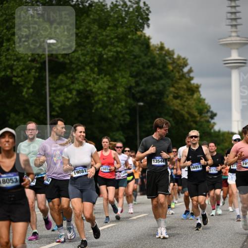 29.06.2025 - hella hamburg halbmarathon Dr. Thomas Lammeyer http://msf.ph/oto/8498057 29.06.2025 10:23:40 Kennedybrücke 1159, 1160, 1325, 1332, 1708, 1755, 2017, 2405, 2589, 2703, 2795, 2812, 2918, 2993, 2995, 3105, 3118, 3446, 4108, 4110, 4170, 4722, 5080, 5178, 5397, 5429, 5449, 6249, 6270, 6542, 6736, 6939, 7143, 7248, 7249, 7836, 8427, 8537, 8761, 8778, 9252, 9270, 9272, 9856, 10124, 10129, 10540, 10594, 10966, 11247 meine-sportfotos.de