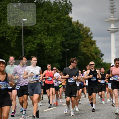 29.06.2025 - hella hamburg halbmarathon Dr. Thomas Lammeyer http://msf.ph/oto/8498064 29.06.2025 10:23:41 Kennedybrücke 1159, 1160, 1325, 1332, 1708, 1755, 2017, 2405, 2703, 2795, 2812, 2918, 2993, 2995, 3105, 3118, 3446, 3631, 4108, 4110, 4170, 4722, 4979, 5080, 5178, 5397, 5429, 5449, 6249, 6542, 6736, 6939, 7143, 7248, 7249, 7836, 8427, 8537, 8761, 8778, 9252, 9270, 9272, 9856, 10124, 10129, 10540, 10594, 10966, 11247 meine-sportfotos.de