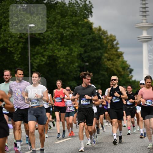 29.06.2025 - hella hamburg halbmarathon Dr. Thomas Lammeyer http://msf.ph/oto/8498071 29.06.2025 10:23:41 Kennedybrücke 1159, 1160, 1325, 1332, 1708, 1755, 2017, 2405, 2703, 2795, 2812, 2918, 2993, 2995, 3105, 3118, 3446, 3631, 4108, 4110, 4170, 4722, 4979, 5080, 5178, 5397, 5429, 5449, 6249, 6542, 6736, 6939, 7143, 7248, 7249, 7836, 8427, 8537, 8761, 8778, 9252, 9270, 9272, 9856, 10124, 10129, 10540, 10594, 10966, 11247 meine-sportfotos.de