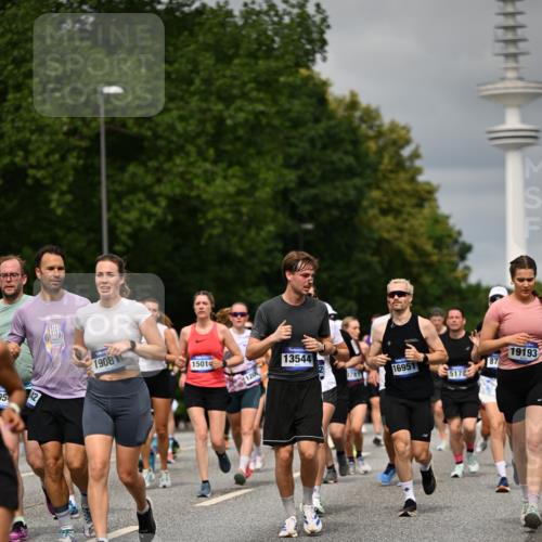 29.06.2025 - hella hamburg halbmarathon Dr. Thomas Lammeyer http://msf.ph/oto/8498074 29.06.2025 10:23:41 Kennedybrücke 1159, 1160, 1325, 1332, 1708, 1755, 2017, 2405, 2703, 2795, 2812, 2918, 2993, 2995, 3105, 3118, 3446, 3631, 4108, 4110, 4170, 4722, 4979, 5080, 5178, 5397, 5429, 5449, 6249, 6542, 6736, 6939, 7143, 7248, 7249, 7836, 8427, 8537, 8761, 8778, 9252, 9270, 9272, 9856, 10124, 10129, 10540, 10594, 10966, 11247 meine-sportfotos.de
