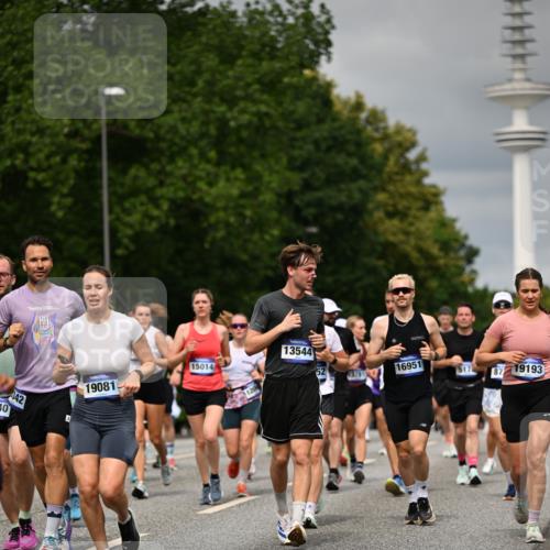 29.06.2025 - hella hamburg halbmarathon Dr. Thomas Lammeyer http://msf.ph/oto/8498079 29.06.2025 10:23:41 Kennedybrücke 1159, 1160, 1325, 1332, 1708, 1755, 2017, 2405, 2703, 2795, 2812, 2918, 2993, 2995, 3105, 3118, 3446, 3631, 4108, 4110, 4170, 4722, 4979, 5080, 5178, 5397, 5429, 5449, 6249, 6542, 6736, 6939, 7143, 7248, 7249, 7836, 8427, 8537, 8761, 8778, 9252, 9270, 9272, 9856, 10124, 10129, 10540, 10594, 10966, 11247 meine-sportfotos.de