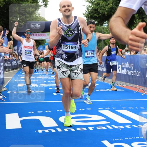 29.06.2025 - hella hamburg halbmarathon Strokosch-Dieckow http://msf.ph/oto/8498124 29.06.2025 10:54:13 Ziel 1267, 3103, 3177, 3861, 3898, 5638, 6082, 6084, 6294, 6443, 6581, 7274, 8223, 8390, 9791, 11430, 12213, 13033, 13289, 13397, 13794, 13803, 15169, 15524, 15946, 16527, 16574, 16750, 16780, 16871, 16879, 17087, 17698, 18268 meine-sportfotos.de