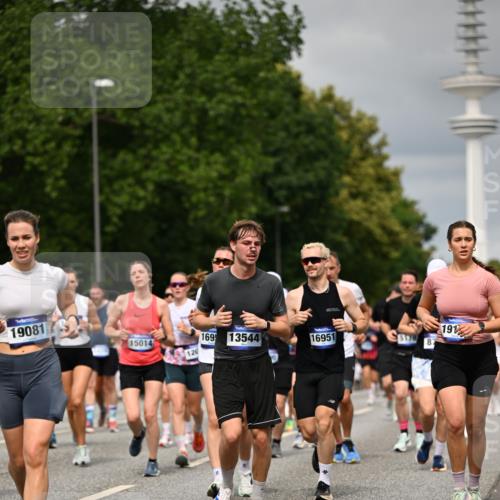 29.06.2025 - hella hamburg halbmarathon Dr. Thomas Lammeyer http://msf.ph/oto/8498154 29.06.2025 10:23:42 Kennedybrücke 1159, 1160, 1325, 1332, 1708, 1755, 2017, 2405, 2703, 2795, 2812, 2918, 2993, 2995, 3446, 3631, 4108, 4110, 4170, 4722, 4979, 5080, 5178, 5397, 5429, 5449, 6249, 6542, 6736, 6939, 7143, 7248, 7249, 7836, 8427, 8537, 8761, 8778, 9252, 9270, 9272, 9856, 10124, 10129, 10540, 10594, 10966, 11247 meine-sportfotos.de