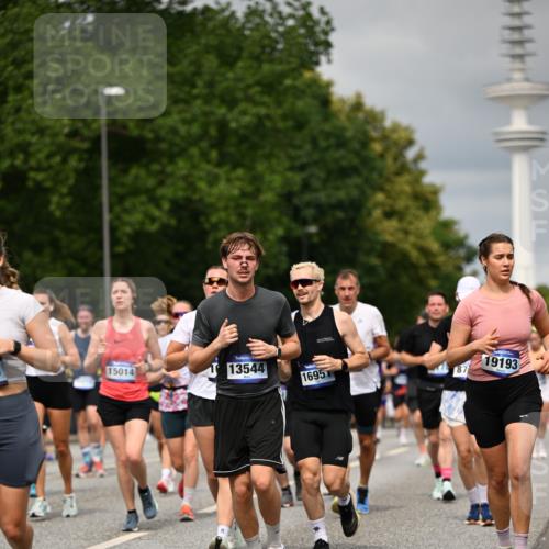 29.06.2025 - hella hamburg halbmarathon Dr. Thomas Lammeyer http://msf.ph/oto/8498172 29.06.2025 10:23:42 Kennedybrücke 1159, 1160, 1325, 1332, 1708, 1755, 2017, 2405, 2703, 2795, 2812, 2918, 2993, 2995, 3446, 3631, 4108, 4110, 4170, 4722, 4979, 5080, 5178, 5397, 5429, 5449, 6249, 6542, 6736, 6939, 7143, 7248, 7249, 7836, 8427, 8537, 8761, 8778, 9252, 9270, 9272, 9856, 10124, 10129, 10540, 10594, 10966, 11247 meine-sportfotos.de