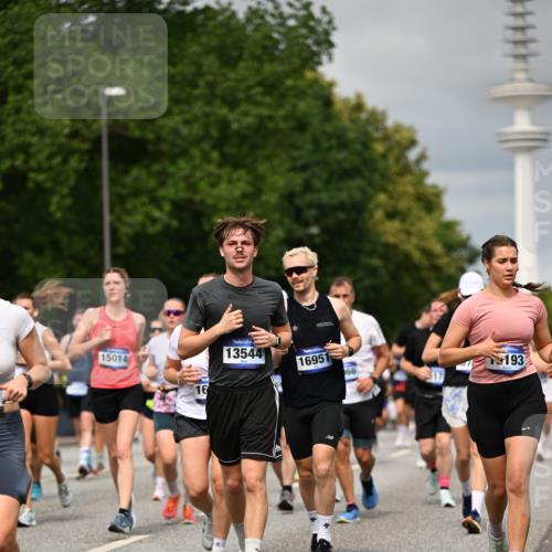 29.06.2025 - hella hamburg halbmarathon Dr. Thomas Lammeyer http://msf.ph/oto/8498179 29.06.2025 10:23:43 Kennedybrücke 1159, 1160, 1325, 1332, 1708, 1755, 2017, 2405, 2703, 2795, 2812, 2918, 2993, 2995, 3446, 3631, 4108, 4110, 4170, 4562, 4570, 4722, 4979, 5080, 5178, 5397, 5429, 5449, 6249, 6542, 6736, 6939, 7143, 7248, 7249, 7836, 8427, 8537, 8761, 8778, 9252, 9270, 9272, 9856, 10124, 10129, 10349, 10540, 10594, 10966, 11247 meine-sportfotos.de