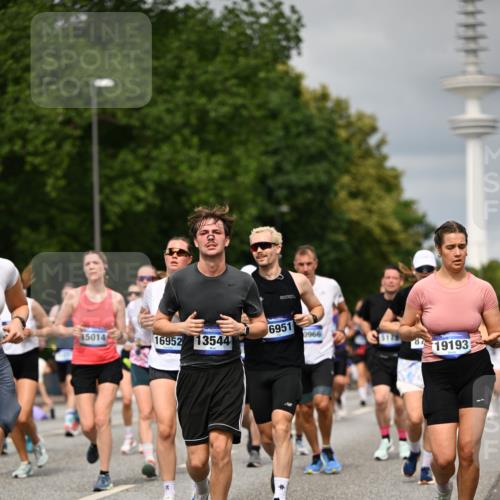 29.06.2025 - hella hamburg halbmarathon Dr. Thomas Lammeyer http://msf.ph/oto/8498186 29.06.2025 10:23:43 Kennedybrücke 1159, 1160, 1325, 1332, 1708, 1755, 2017, 2405, 2703, 2795, 2812, 2918, 2993, 2995, 3446, 3631, 4108, 4110, 4170, 4562, 4570, 4722, 4979, 5080, 5178, 5397, 5429, 5449, 6249, 6542, 6736, 6939, 7143, 7248, 7249, 7836, 8427, 8537, 8761, 8778, 9252, 9270, 9272, 9856, 10124, 10129, 10349, 10540, 10594, 10966, 11247 meine-sportfotos.de