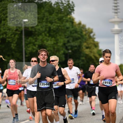 29.06.2025 - hella hamburg halbmarathon Dr. Thomas Lammeyer http://msf.ph/oto/8498201 29.06.2025 10:23:43 Kennedybrücke 1159, 1160, 1325, 1332, 1708, 1755, 2017, 2405, 2703, 2795, 2812, 2918, 2993, 2995, 3446, 3631, 4108, 4110, 4170, 4562, 4570, 4722, 4979, 5080, 5178, 5397, 5429, 5449, 6249, 6542, 6736, 6939, 7143, 7248, 7249, 7836, 8427, 8537, 8761, 8778, 9252, 9270, 9272, 9856, 10124, 10129, 10349, 10540, 10594, 10966, 11247 meine-sportfotos.de