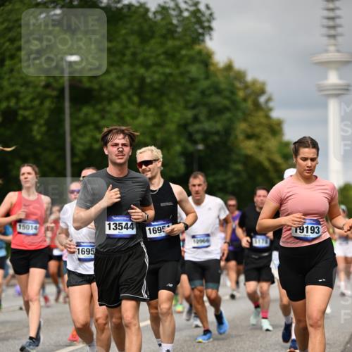 29.06.2025 - hella hamburg halbmarathon Dr. Thomas Lammeyer http://msf.ph/oto/8498208 29.06.2025 10:23:43 Kennedybrücke 1159, 1160, 1325, 1332, 1708, 1755, 2017, 2405, 2703, 2795, 2812, 2918, 2993, 2995, 3446, 3631, 4108, 4110, 4170, 4562, 4570, 4722, 4979, 5080, 5178, 5397, 5429, 5449, 6249, 6542, 6736, 6939, 7143, 7248, 7249, 7836, 8427, 8537, 8761, 8778, 9252, 9270, 9272, 9856, 10124, 10129, 10349, 10540, 10594, 10966, 11247 meine-sportfotos.de