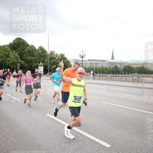 29.06.2025 - hella hamburg halbmarathon Jannik Wohlers http://msf.ph/oto/8498214 29.06.2025 10:55:34 Lombardsbrücke 1909, 2793, 3268, 4265, 4354, 4470, 4473, 4836, 4896, 5306, 5994, 6055, 6056, 6113, 6257, 6494, 6594, 7516, 7616, 7969, 8110, 8305, 8532, 8533, 9548, 9838, 9861, 9865, 10449, 10640, 11903, 11962, 11963, 12267, 13055, 13627, 14124, 14142, 14221, 14280, 14281, 14492, 15199, 15272, 15763, 15764, 16413, 16960, 17038, 17039, 17168, 18195, 18329 meine-sportfotos.de