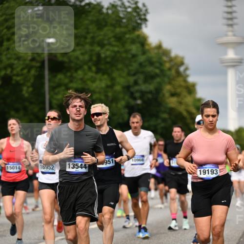 29.06.2025 - hella hamburg halbmarathon Dr. Thomas Lammeyer http://msf.ph/oto/8498215 29.06.2025 10:23:43 Kennedybrücke 1159, 1160, 1325, 1332, 1708, 1755, 2017, 2405, 2703, 2795, 2812, 2918, 2993, 2995, 3446, 3631, 4108, 4110, 4170, 4562, 4570, 4722, 4979, 5080, 5178, 5397, 5429, 5449, 6249, 6542, 6736, 6939, 7143, 7248, 7249, 7836, 8427, 8537, 8761, 8778, 9252, 9270, 9272, 9856, 10124, 10129, 10349, 10540, 10594, 10966, 11247 meine-sportfotos.de