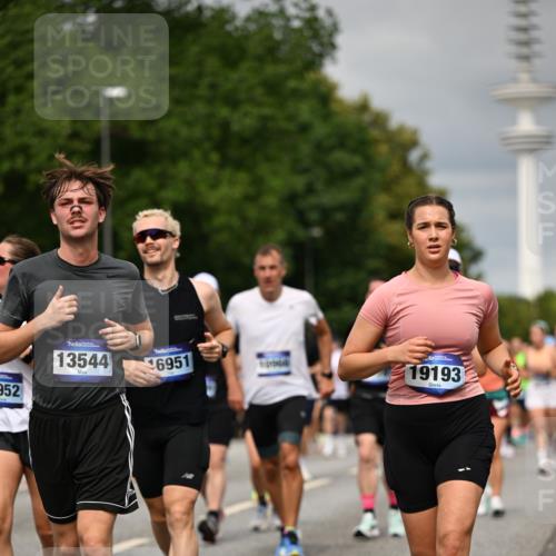 29.06.2025 - hella hamburg halbmarathon Dr. Thomas Lammeyer http://msf.ph/oto/8498237 29.06.2025 10:23:44 Kennedybrücke 1159, 1160, 1325, 1332, 1708, 1755, 2017, 2405, 2703, 2795, 2812, 2918, 2993, 2995, 3446, 3631, 4108, 4110, 4170, 4562, 4570, 4722, 4979, 5080, 5178, 5397, 5429, 5449, 6249, 6542, 6736, 6939, 7143, 7248, 7249, 7836, 8427, 8537, 8761, 8778, 9252, 9270, 9272, 9856, 10124, 10129, 10349, 10540, 10594, 10966, 11247 meine-sportfotos.de