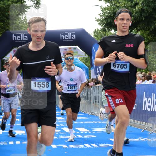 29.06.2025 - hella hamburg halbmarathon Strokosch-Dieckow http://msf.ph/oto/8498245 29.06.2025 10:44:02 Ziel 1391, 1558, 2816, 3021, 4981, 5231, 6705, 8063, 8900, 9081, 9633, 10193, 10596, 10930, 11346, 12438, 13123, 15383, 16506, 16648, 16697, 17516, 17748, 17977, 18004 meine-sportfotos.de