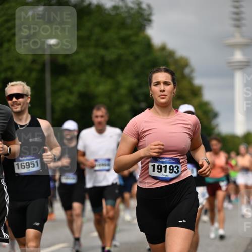 29.06.2025 - hella hamburg halbmarathon Dr. Thomas Lammeyer http://msf.ph/oto/8498258 29.06.2025 10:23:45 Kennedybrücke 1159, 1160, 1332, 1708, 2405, 2703, 2795, 2812, 2918, 2993, 2995, 3446, 3631, 4108, 4110, 4170, 4562, 4570, 4979, 5035, 5080, 5178, 5397, 5429, 5449, 6249, 6542, 6736, 6939, 7143, 7248, 7249, 7836, 8427, 8537, 8761, 8778, 9270, 9272, 9856, 10124, 10129, 10349, 10540, 10594, 10966, 11247 meine-sportfotos.de
