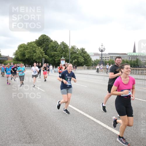 29.06.2025 - hella hamburg halbmarathon Jannik Wohlers http://msf.ph/oto/8498259 29.06.2025 10:55:35 Lombardsbrücke 1909, 2793, 3268, 4265, 4354, 4470, 4473, 4836, 4896, 5306, 5994, 6055, 6056, 6113, 6494, 6594, 7516, 7616, 7969, 8005, 8110, 8305, 8532, 8533, 9838, 9861, 9865, 10449, 10640, 11903, 11962, 11963, 12267, 13055, 13627, 14124, 14142, 14221, 14280, 14281, 14492, 15173, 15199, 15272, 15763, 15764, 16413, 16960, 17038, 17039, 17168, 18195, 18329 meine-sportfotos.de