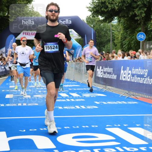 29.06.2025 - hella hamburg halbmarathon Strokosch-Dieckow http://msf.ph/oto/8498286 29.06.2025 10:54:10 Ziel 1410, 3103, 3177, 3208, 3209, 3861, 3898, 5638, 6082, 6084, 6294, 6443, 6581, 7274, 8223, 8390, 9791, 11430, 11499, 12213, 12379, 13033, 13397, 13794, 13803, 15169, 15524, 16527, 16780, 16871, 17087 meine-sportfotos.de