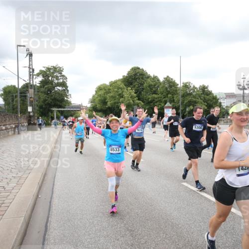 29.06.2025 - hella hamburg halbmarathon Jannik Wohlers http://msf.ph/oto/8498314 29.06.2025 10:55:39 Lombardsbrücke 1738, 1909, 2095, 2793, 3268, 4265, 4354, 4473, 4836, 5306, 5580, 5994, 6055, 6056, 6113, 6494, 6594, 6968, 7516, 7616, 8005, 8305, 8533, 9435, 9606, 9838, 10449, 10640, 10987, 11862, 11863, 12267, 12551, 13055, 13395, 13405, 13627, 14124, 14142, 14221, 14280, 14281, 14492, 15173, 15199, 15272, 15696, 15699, 15763, 15764, 16413, 16960, 17038, 17039, 18195, 18329, 18349, 19228 meine-sportfotos.de