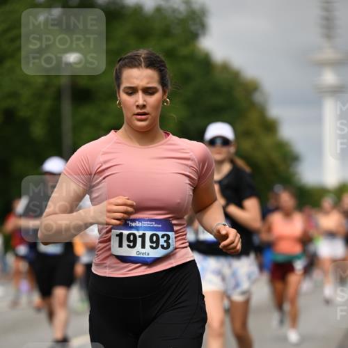 29.06.2025 - hella hamburg halbmarathon Dr. Thomas Lammeyer http://msf.ph/oto/8498324 29.06.2025 10:23:46 Kennedybrücke 1159, 1160, 1332, 1708, 2405, 2703, 2795, 2812, 2918, 2993, 2995, 3446, 3631, 4108, 4110, 4170, 4562, 4570, 4979, 5035, 5080, 5178, 5397, 5429, 5449, 5878, 6249, 6542, 6796, 6939, 7143, 7248, 7249, 7836, 8427, 8537, 8778, 9270, 9272, 9856, 10124, 10129, 10349, 10540, 10594, 10966, 11247 meine-sportfotos.de