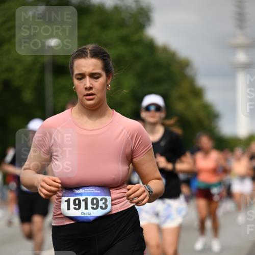 29.06.2025 - hella hamburg halbmarathon Dr. Thomas Lammeyer http://msf.ph/oto/8498330 29.06.2025 10:23:46 Kennedybrücke 1159, 1160, 1332, 1708, 2405, 2703, 2795, 2812, 2918, 2993, 2995, 3446, 3631, 4108, 4110, 4170, 4562, 4570, 4979, 5035, 5080, 5178, 5397, 5429, 5449, 5878, 6249, 6542, 6796, 6939, 7143, 7248, 7249, 7836, 8427, 8537, 8778, 9270, 9272, 9856, 10124, 10129, 10349, 10540, 10594, 10966, 11247 meine-sportfotos.de