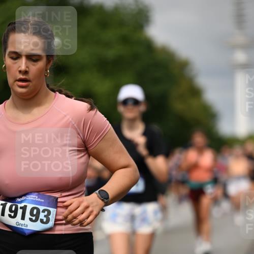 29.06.2025 - hella hamburg halbmarathon Dr. Thomas Lammeyer http://msf.ph/oto/8498349 29.06.2025 10:23:46 Kennedybrücke 1159, 1160, 1332, 1708, 2405, 2703, 2795, 2812, 2918, 2993, 2995, 3446, 3631, 4108, 4110, 4170, 4562, 4570, 4979, 5035, 5080, 5178, 5397, 5429, 5449, 5878, 6249, 6542, 6796, 6939, 7143, 7248, 7249, 7836, 8427, 8537, 8778, 9270, 9272, 9856, 10124, 10129, 10349, 10540, 10594, 10966, 11247 meine-sportfotos.de