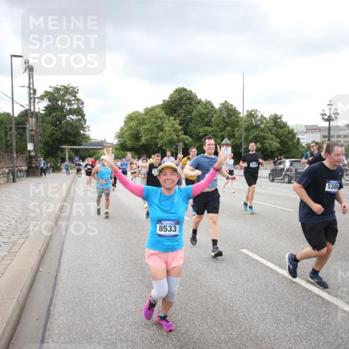 29.06.2025 - hella hamburg halbmarathon Jannik Wohlers http://msf.ph/oto/8498358 29.06.2025 10:55:40 Lombardsbrücke 1738, 1909, 2095, 2793, 3268, 4265, 4354, 4473, 4836, 5306, 5580, 5994, 6055, 6056, 6113, 6494, 6594, 6968, 7025, 7028, 7516, 7616, 8005, 8305, 8533, 9435, 9606, 9838, 10449, 10640, 10987, 11862, 11863, 12267, 12551, 13055, 13395, 13405, 13627, 14124, 14142, 14221, 14280, 14281, 14492, 15103, 15173, 15199, 15272, 15696, 15699, 15763, 15764, 16413, 16960, 17038, 17039, 18195, 18329, 18349, 19228 meine-sportfotos.de