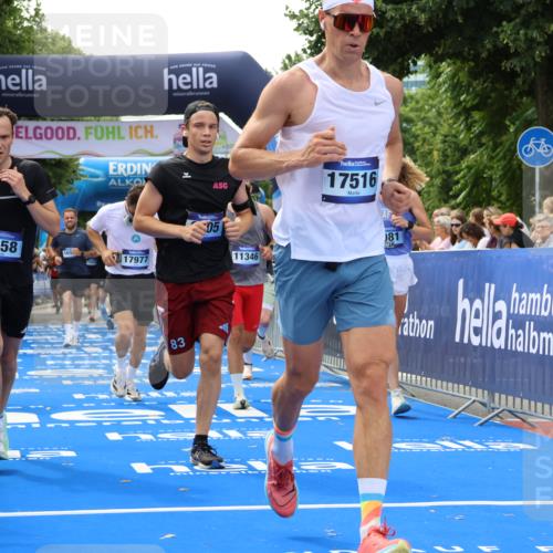 29.06.2025 - hella hamburg halbmarathon Strokosch-Dieckow http://msf.ph/oto/8498370 29.06.2025 10:44:01 Ziel 1391, 1558, 2816, 3021, 4981, 6705, 8063, 8900, 9081, 9633, 10193, 10596, 10930, 11346, 12438, 13123, 15383, 16506, 16549, 16648, 16697, 17403, 17516, 17977, 18004 meine-sportfotos.de