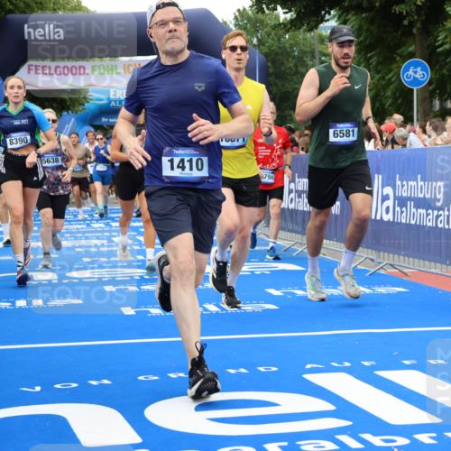 29.06.2025 - hella hamburg halbmarathon Strokosch-Dieckow http://msf.ph/oto/8498381 29.06.2025 10:54:07 Ziel 1151, 1410, 3177, 3208, 3209, 3898, 5638, 6082, 6084, 6294, 6356, 6443, 6581, 8390, 9032, 9791, 11499, 12213, 12379, 13033, 13397, 13794, 15169, 15524, 16780, 16871, 17348, 18308 meine-sportfotos.de