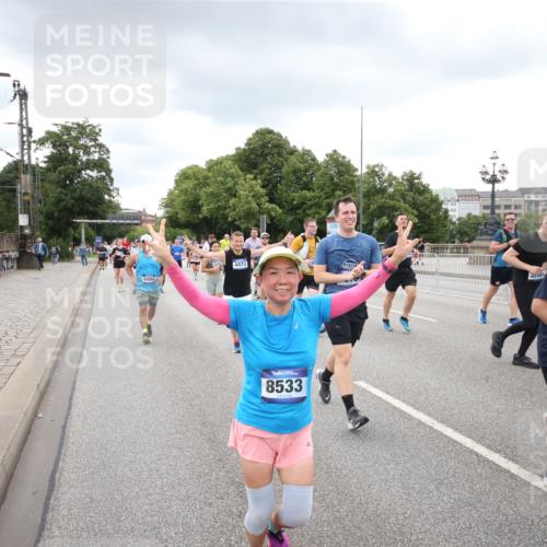 29.06.2025 - hella hamburg halbmarathon Jannik Wohlers http://msf.ph/oto/8498387 29.06.2025 10:55:40 Lombardsbrücke 1738, 1909, 2095, 2793, 3268, 4265, 4354, 4473, 4836, 5306, 5580, 5994, 6055, 6056, 6113, 6494, 6594, 6968, 7025, 7028, 7516, 7616, 8005, 8305, 8533, 9435, 9606, 9838, 10449, 10640, 10987, 11862, 11863, 12267, 12551, 13055, 13395, 13405, 13627, 14124, 14142, 14221, 14280, 14281, 14492, 15103, 15173, 15199, 15272, 15696, 15699, 15763, 15764, 16413, 16960, 17038, 17039, 18195, 18329, 18349, 19228 meine-sportfotos.de
