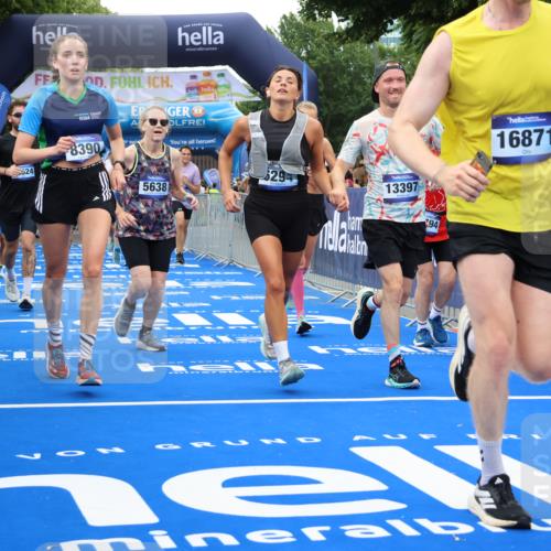 29.06.2025 - hella hamburg halbmarathon Strokosch-Dieckow http://msf.ph/oto/8498398 29.06.2025 10:54:08 Ziel 1410, 3103, 3177, 3208, 3209, 3861, 3898, 5638, 6082, 6084, 6294, 6443, 6581, 7274, 8390, 9032, 9791, 11499, 12213, 12379, 13033, 13397, 13794, 15169, 15524, 16527, 16780, 16871, 17348 meine-sportfotos.de