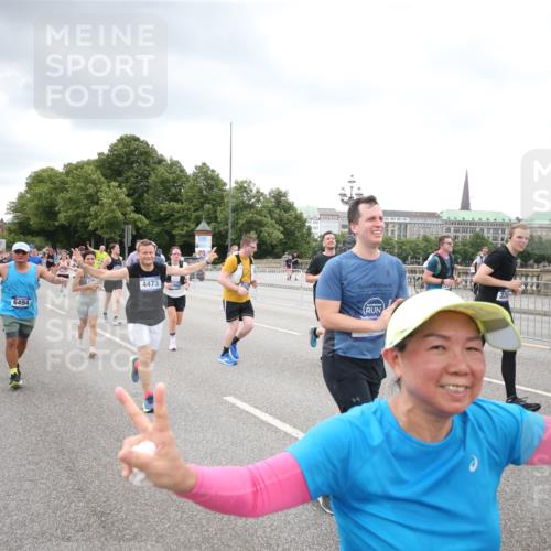 29.06.2025 - hella hamburg halbmarathon Jannik Wohlers http://msf.ph/oto/8498407 29.06.2025 10:55:41 Lombardsbrücke 1738, 1909, 2095, 2793, 3257, 3268, 4265, 4354, 4473, 4836, 5306, 5580, 5994, 6056, 6494, 6968, 7025, 7028, 7516, 7616, 8005, 8305, 8533, 9435, 9606, 9838, 10640, 10740, 10784, 10987, 11862, 11863, 12267, 12551, 13055, 13395, 13405, 13627, 14124, 14142, 14221, 14280, 14281, 14492, 15103, 15173, 15199, 15272, 15696, 15699, 15763, 15764, 16413, 16655, 16960, 17038, 17039, 17398, 18195, 18329, 18349, 19228 meine-sportfotos.de