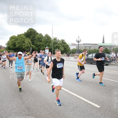 29.06.2025 - hella hamburg halbmarathon Jannik Wohlers http://msf.ph/oto/8498438 29.06.2025 10:55:42 Lombardsbrücke 1738, 1909, 2095, 2793, 3257, 3268, 4265, 4354, 4473, 4836, 5306, 5580, 5994, 6494, 6968, 7025, 7028, 7516, 7616, 8005, 8305, 8533, 9435, 9606, 9838, 10640, 10740, 10784, 10987, 11298, 11862, 11863, 12267, 12295, 12296, 12551, 13055, 13395, 13405, 13627, 14124, 14142, 14221, 14280, 14281, 14492, 15103, 15173, 15199, 15272, 15696, 15699, 15763, 16413, 16655, 16960, 17038, 17039, 17398, 18195, 18329, 18349, 19228 meine-sportfotos.de
