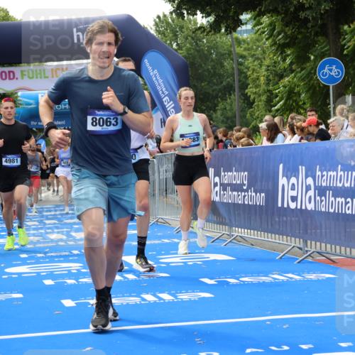 29.06.2025 - hella hamburg halbmarathon Strokosch-Dieckow http://msf.ph/oto/8498454 29.06.2025 10:43:57 Ziel 1558, 2816, 3697, 3907, 4981, 5624, 6705, 8063, 8145, 8900, 9043, 9081, 10493, 10596, 11346, 11809, 12438, 12966, 13123, 14861, 15383, 16549, 16697, 17376, 17403, 17516, 17977, 18004, 18678 meine-sportfotos.de