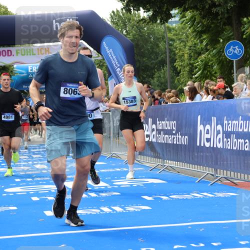29.06.2025 - hella hamburg halbmarathon Strokosch-Dieckow http://msf.ph/oto/8498455 29.06.2025 10:43:57 Ziel 1558, 2816, 3697, 3907, 4981, 5624, 6705, 8063, 8145, 8900, 9043, 9081, 10493, 10596, 11346, 11809, 12438, 12966, 13123, 14861, 15383, 16549, 16697, 17376, 17403, 17516, 17977, 18004, 18678 meine-sportfotos.de