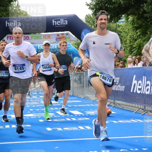 29.06.2025 - hella hamburg halbmarathon Strokosch-Dieckow http://msf.ph/oto/8498465 29.06.2025 10:43:53 Ziel 3437, 3697, 3907, 4981, 5624, 5692, 7185, 8063, 8145, 8900, 9043, 9374, 10493, 10596, 11778, 11809, 12438, 12966, 13897, 14861, 15383, 15512, 16062, 16549, 17376, 17403, 17516, 18650, 18678 meine-sportfotos.de