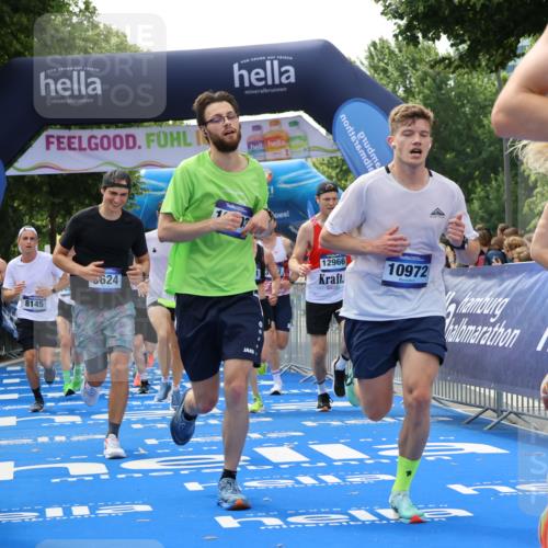 29.06.2025 - hella hamburg halbmarathon Strokosch-Dieckow http://msf.ph/oto/8498471 29.06.2025 10:43:51 Ziel 1976, 3437, 3697, 3907, 4981, 5624, 5692, 7185, 8063, 8145, 8900, 9043, 9159, 9374, 10493, 10596, 11153, 11778, 11809, 11848, 12438, 12966, 13897, 14861, 15383, 15512, 16062, 16105, 16549, 17376, 17403, 18650, 18678 meine-sportfotos.de