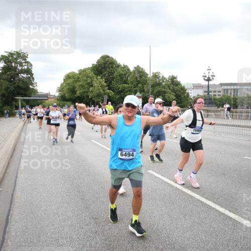 29.06.2025 - hella hamburg halbmarathon Jannik Wohlers http://msf.ph/oto/8498491 29.06.2025 10:55:42 Lombardsbrücke 1738, 1909, 2095, 2793, 3257, 3268, 4265, 4354, 4473, 4836, 5306, 5580, 5994, 6494, 6968, 7025, 7028, 7516, 7616, 8005, 8305, 8533, 9435, 9606, 9838, 10640, 10740, 10784, 10987, 11298, 11862, 11863, 12267, 12295, 12296, 12551, 13055, 13395, 13405, 13627, 14124, 14142, 14221, 14280, 14281, 14492, 15103, 15173, 15199, 15272, 15696, 15699, 15763, 16413, 16655, 16960, 17038, 17039, 17398, 18195, 18329, 18349, 19228 meine-sportfotos.de
