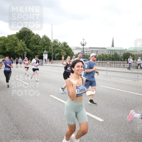 29.06.2025 - hella hamburg halbmarathon Jannik Wohlers http://msf.ph/oto/8498500 29.06.2025 10:55:43 Lombardsbrücke 1738, 1909, 2095, 2793, 3257, 3268, 4083, 4354, 4473, 4836, 5306, 5580, 5994, 6494, 6968, 7025, 7028, 7516, 7616, 8005, 8305, 9435, 9606, 9838, 10640, 10740, 10784, 10987, 11298, 11862, 11863, 12267, 12295, 12296, 12551, 13055, 13395, 13405, 13627, 14142, 14221, 14280, 14281, 15103, 15173, 15199, 15272, 15696, 15699, 16413, 16655, 16960, 17038, 17039, 17398, 18329, 18349, 19228 meine-sportfotos.de