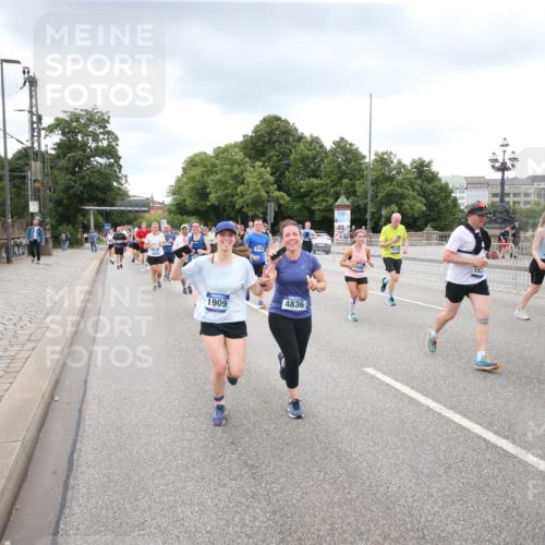 29.06.2025 - hella hamburg halbmarathon Jannik Wohlers http://msf.ph/oto/8498503 29.06.2025 10:55:45 Lombardsbrücke 1738, 1909, 2095, 2793, 3257, 3268, 4083, 4354, 4473, 4836, 5306, 5580, 5994, 6494, 6968, 7025, 7028, 7516, 7616, 8005, 8305, 8517, 9435, 9606, 9838, 10640, 10740, 10784, 10987, 11298, 11862, 11863, 12267, 12295, 12296, 12551, 13055, 13395, 13405, 13627, 13965, 14142, 14221, 14280, 14281, 15103, 15173, 15199, 15272, 15696, 15699, 16413, 16655, 16960, 17398, 17649, 17673, 18329, 18349, 19228 meine-sportfotos.de