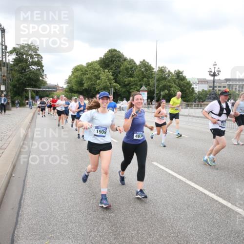29.06.2025 - hella hamburg halbmarathon Jannik Wohlers http://msf.ph/oto/8498506 29.06.2025 10:55:45 Lombardsbrücke 1738, 1909, 2095, 2793, 3257, 3268, 4083, 4354, 4473, 4836, 5306, 5580, 5994, 6494, 6968, 7025, 7028, 7516, 7616, 8005, 8305, 8517, 9435, 9606, 9838, 10640, 10740, 10784, 10987, 11298, 11862, 11863, 12267, 12295, 12296, 12551, 13055, 13395, 13405, 13627, 13965, 14142, 14221, 14280, 14281, 15103, 15173, 15199, 15272, 15696, 15699, 16413, 16655, 16960, 17398, 17649, 17673, 18329, 18349, 19228 meine-sportfotos.de