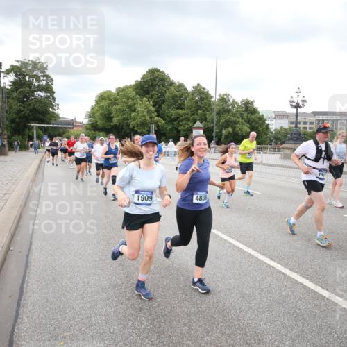 29.06.2025 - hella hamburg halbmarathon Jannik Wohlers http://msf.ph/oto/8498508 29.06.2025 10:55:45 Lombardsbrücke 1738, 1909, 2095, 2793, 3257, 3268, 4083, 4354, 4473, 4836, 5306, 5580, 5994, 6494, 6968, 7025, 7028, 7516, 7616, 8005, 8305, 8517, 9435, 9606, 9838, 10640, 10740, 10784, 10987, 11298, 11862, 11863, 12267, 12295, 12296, 12551, 13055, 13395, 13405, 13627, 13965, 14142, 14221, 14280, 14281, 15103, 15173, 15199, 15272, 15696, 15699, 16413, 16655, 16960, 17398, 17649, 17673, 18329, 18349, 19228 meine-sportfotos.de